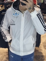 سویشرت بادگیر پارچه مموری گلدوزی adidas رنگ سفید درجه 1