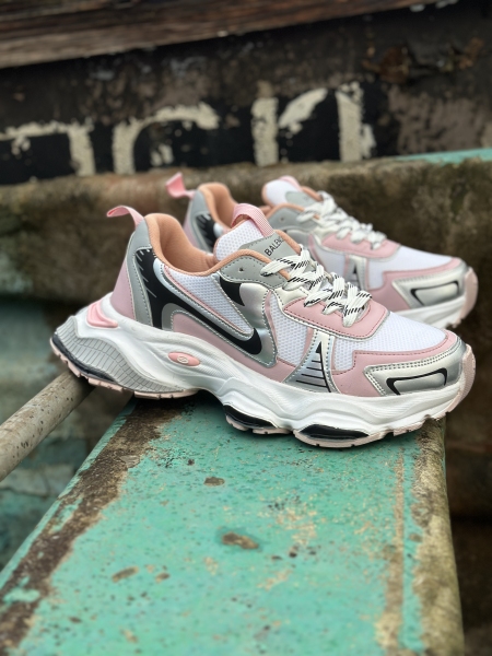 کتونی اسپرت حراجی BALENCIAGA NEW سفید کالباسی