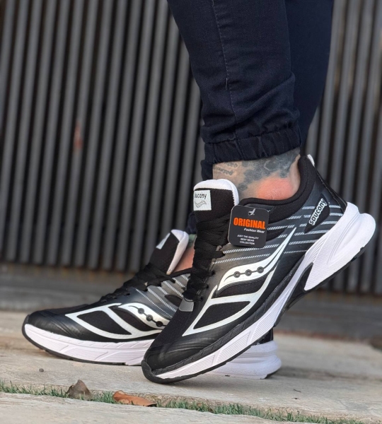 کتونی اسپرت Saucony مشکی سفید