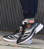 کتونی اسپرت Saucony مشکی سفید