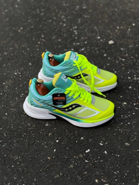 کتونی اسپرت Saucony پسته ای فسفری