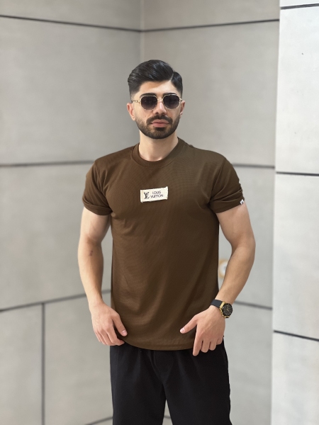 تیشرت بیسکوییتی سینه گلدوزی LV قهوه ای