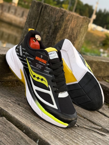 کتونی اسپرت Saucony مشکی زرد