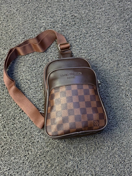 کیف بگ بادی فوم LV قهوه ای تیره