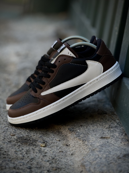 ترویس قهوه ای نایک سفید