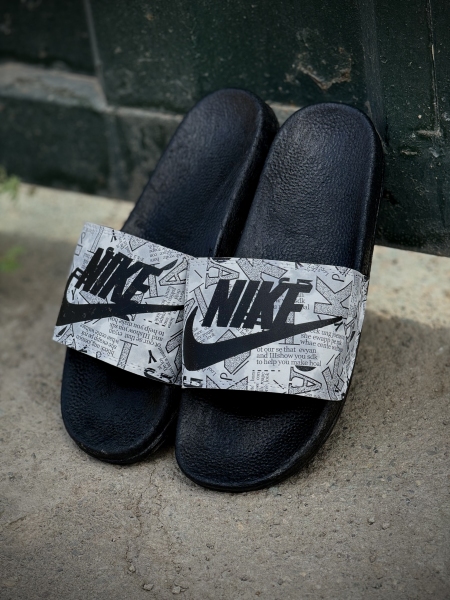 دمپایی نایک روزنامه ای نقره ای